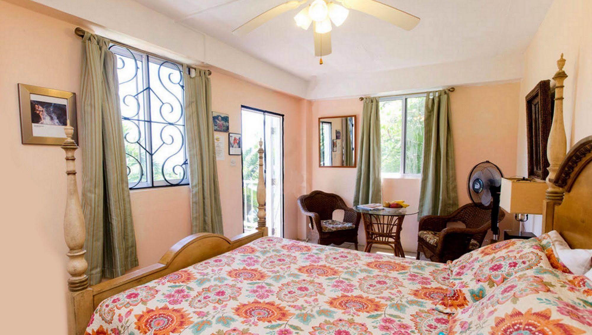 Nature'S Paradise Bed and Breakfast Marigot Bay Esterno foto