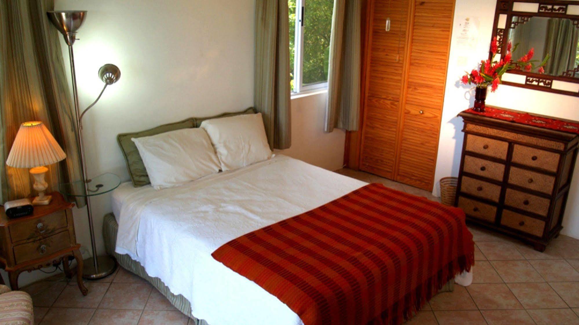 Nature'S Paradise Bed and Breakfast Marigot Bay Esterno foto