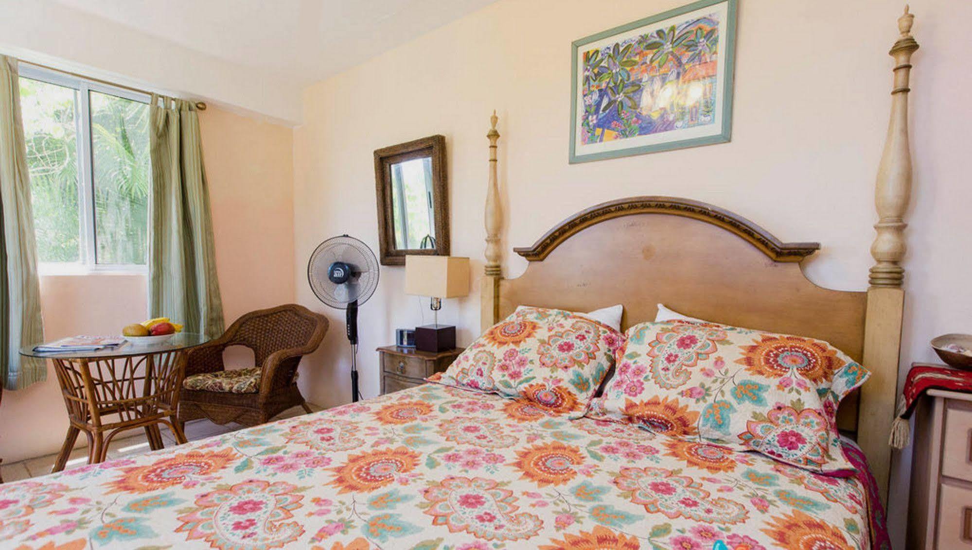 Nature'S Paradise Bed and Breakfast Marigot Bay Esterno foto