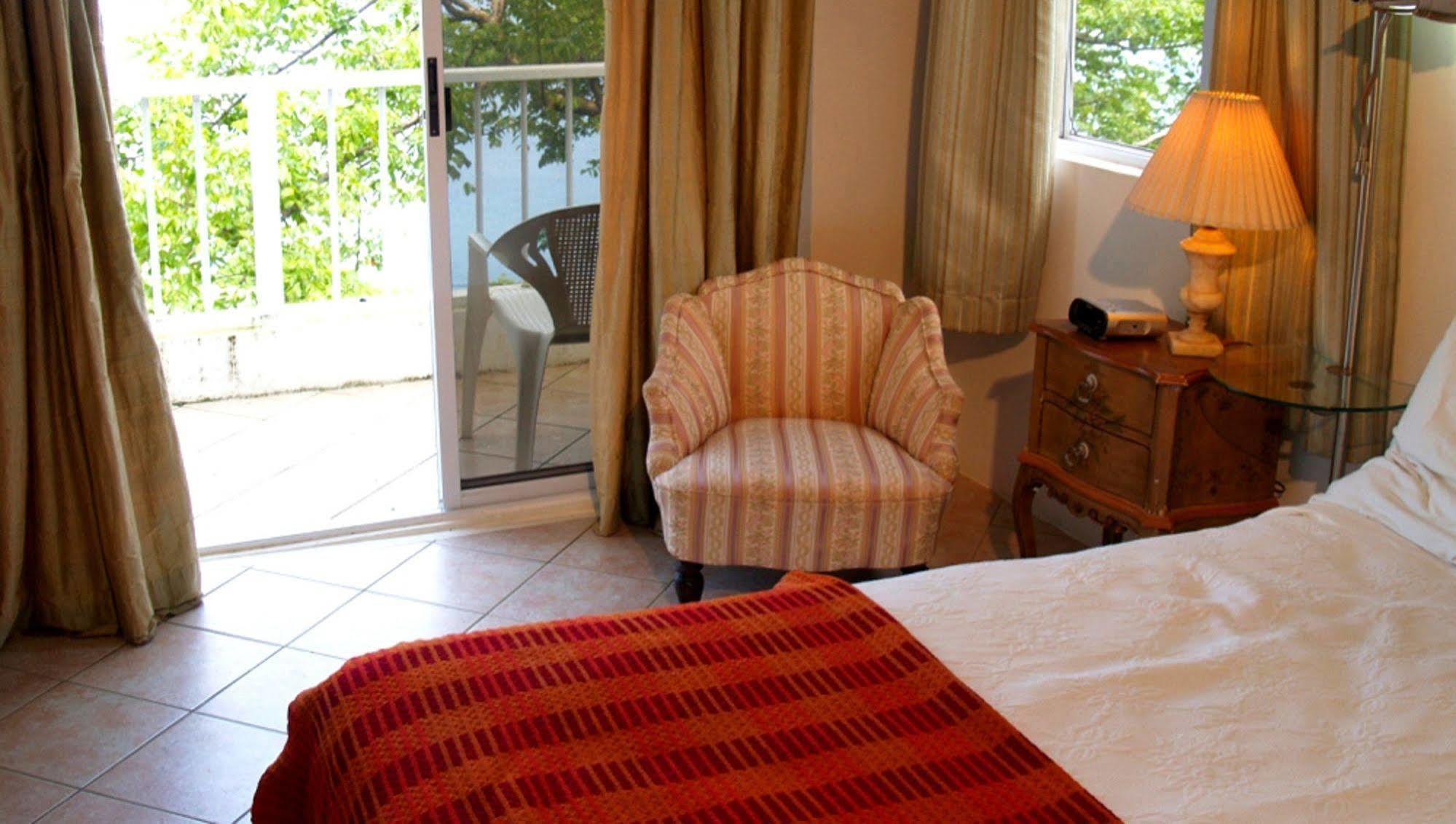 Nature'S Paradise Bed and Breakfast Marigot Bay Esterno foto