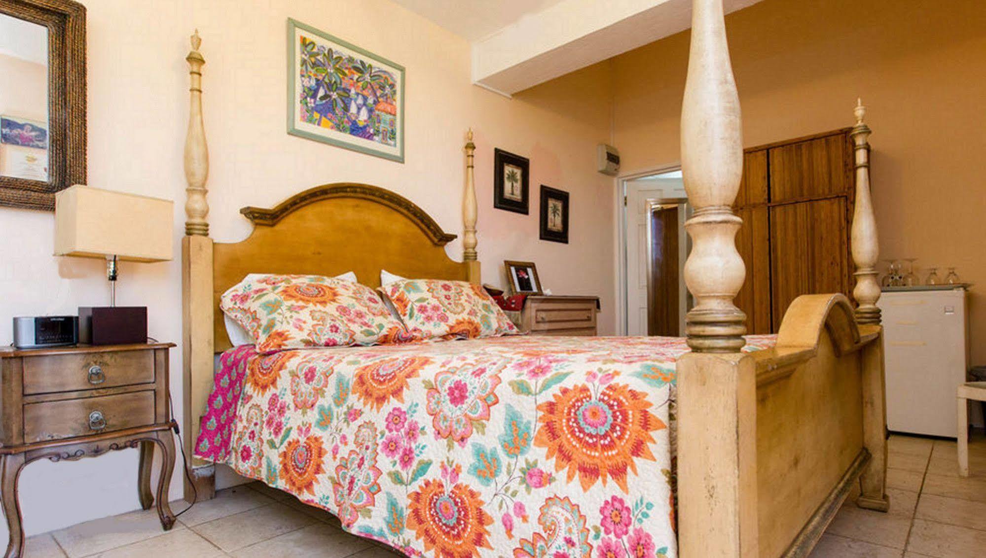 Nature'S Paradise Bed and Breakfast Marigot Bay Esterno foto