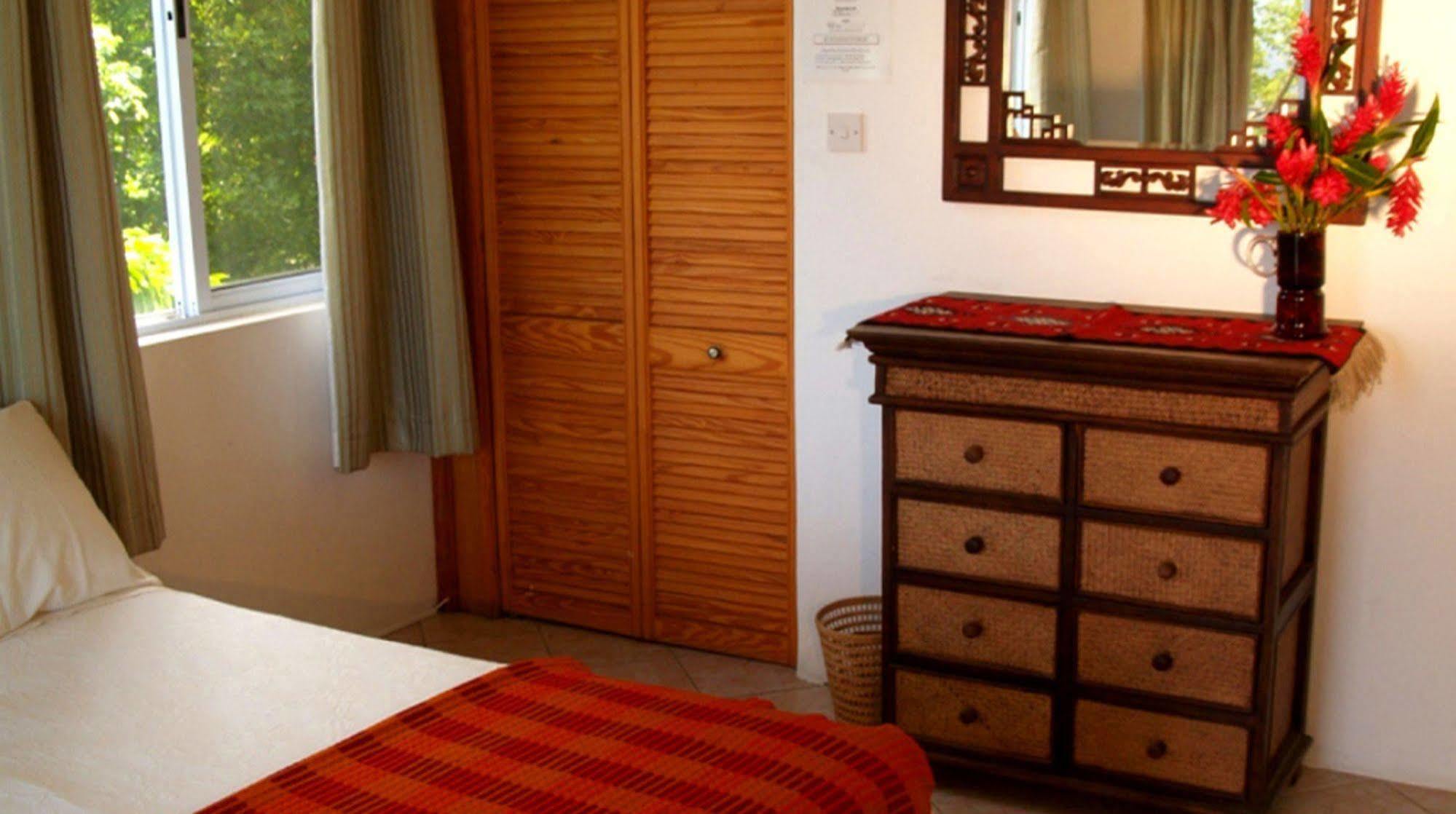 Nature'S Paradise Bed and Breakfast Marigot Bay Esterno foto